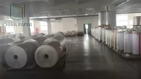 Hochwertige selbstklebende Aufkleberpapierrollen mit weißem Trennpapier